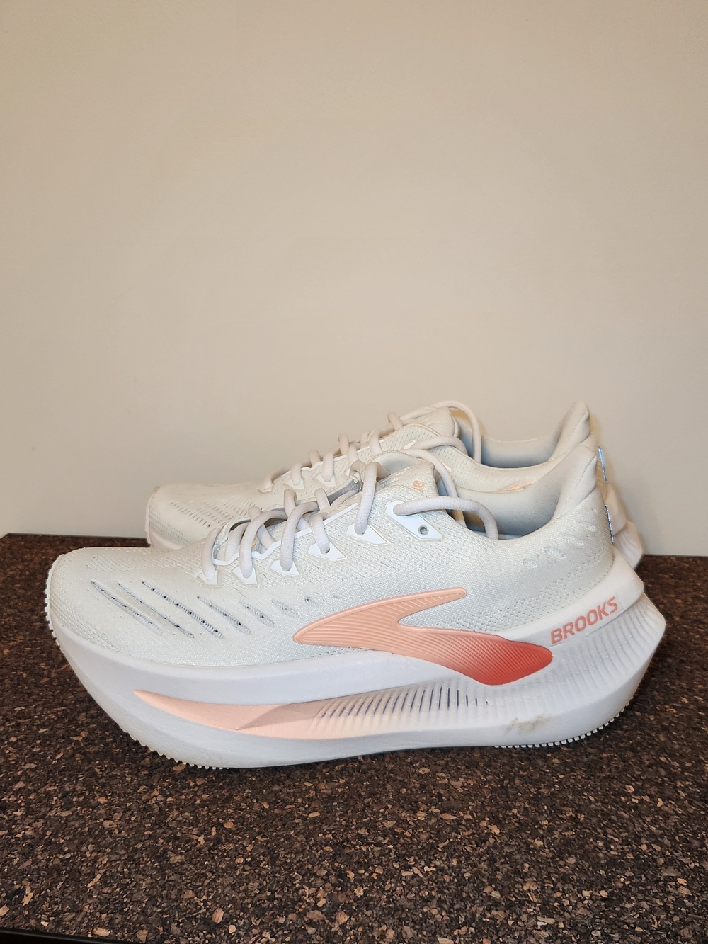 Brooks Glycerin Max 2 Running Shoes
Womens size 8